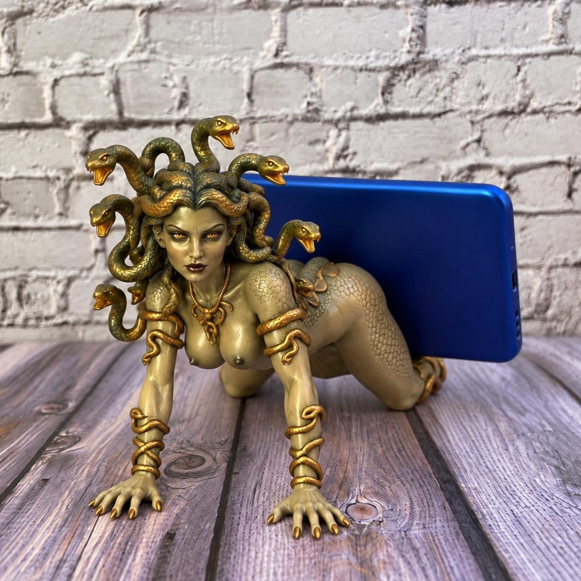 Medusa's Gaze Phone Holder – Greek Mythology Snake-Hair Sculpture & Gothic Desk Decor